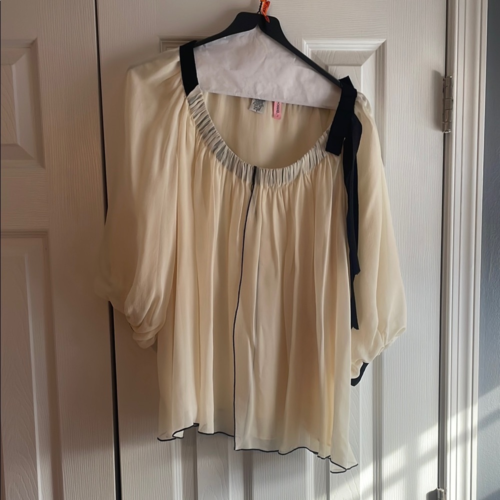 Chic Cream Blouse with Black Accents